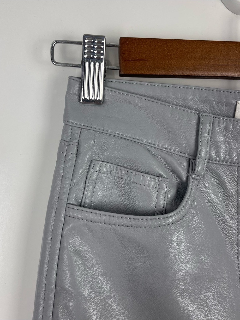 Aritzia Wilfred The Melina Pant Women’s Faux Leather Straight Leg Grey Size 0 - Picture 5 of 9